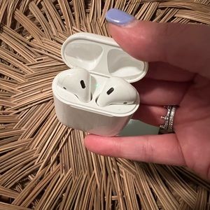 Apple Air Pods (1st Generation)
